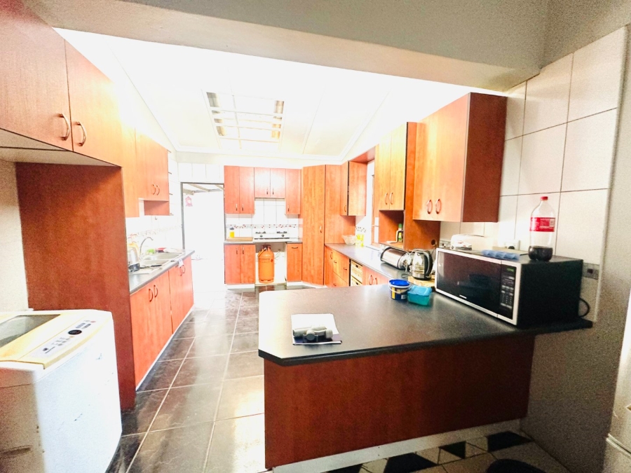 To Let 3 Bedroom Property for Rent in Loerie Park Western Cape